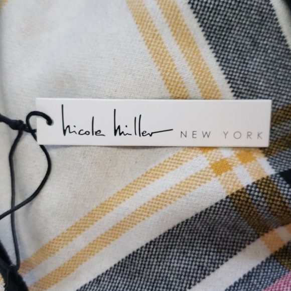 Nicole Miller NWT Plaid Knit Poncho with Matching Dog Sweater - Picture 7 of 10